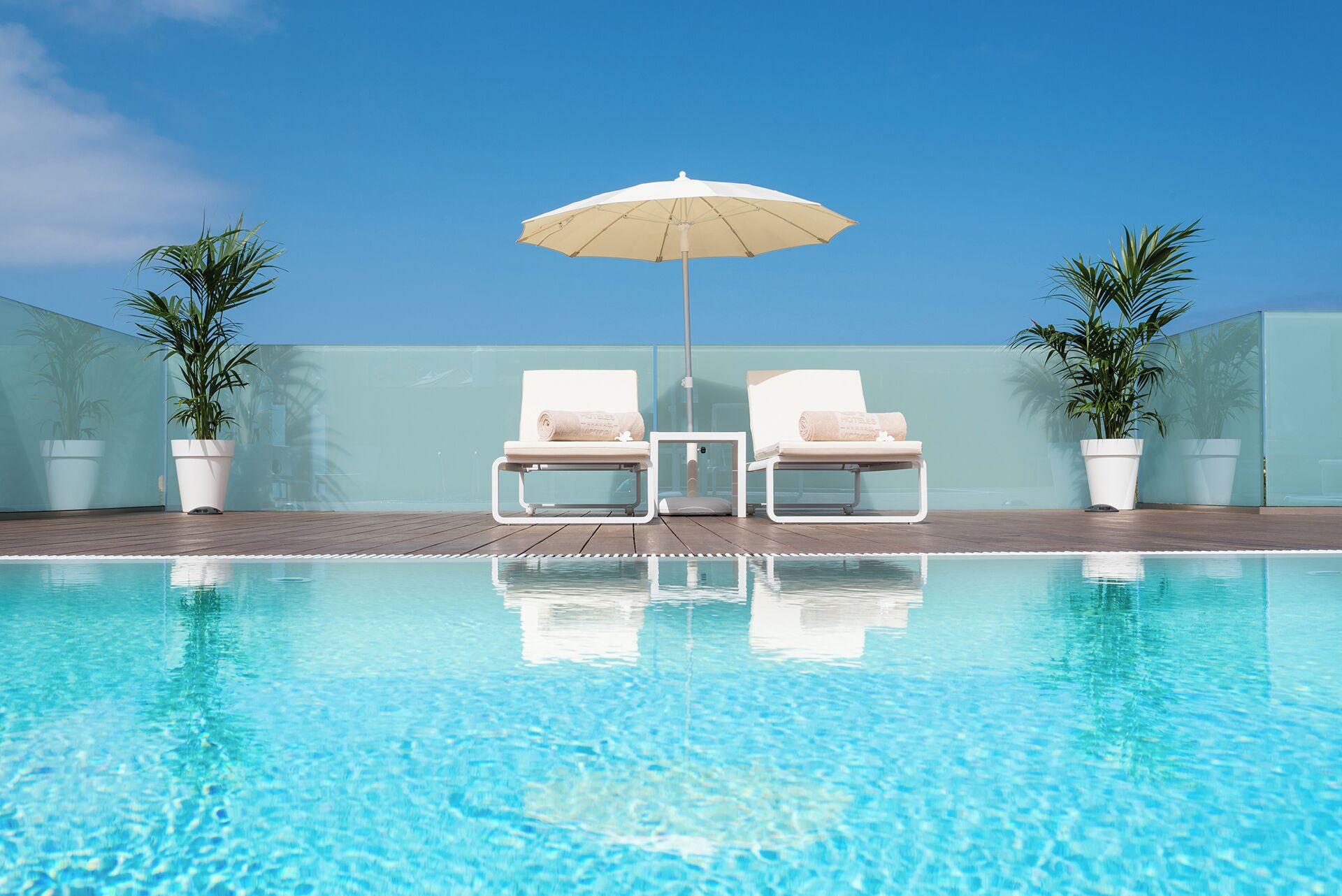 7 個室外泳池；泳池傘、躺椅