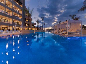 7 outdoor pools, pool umbrellas, sun loungers - GF Victoria (Adeje)