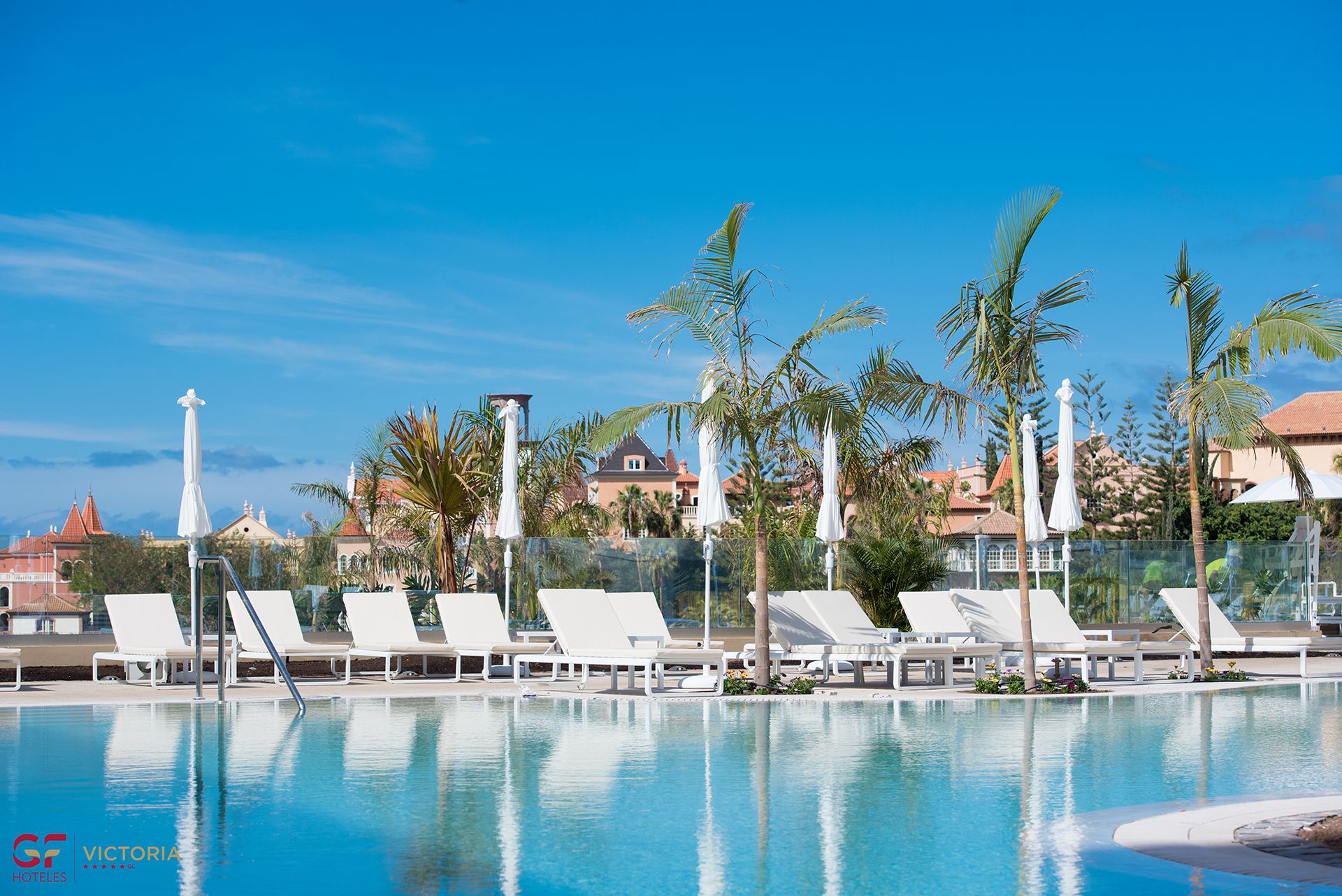 7 outdoor pools, pool umbrellas, pool loungers