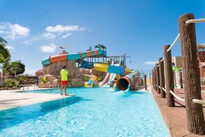 7 outdoor pools, pool umbrellas, sun loungers - GF Victoria (Adeje)