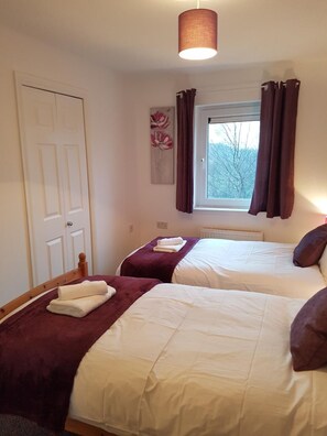2 bedrooms, iron/ironing board, free WiFi, bed sheets - Bathgate Contractor and Business Apartment (Bathgate)