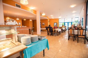 Free daily buffet breakfast - Hotel Bohemi (Sunny Beach)