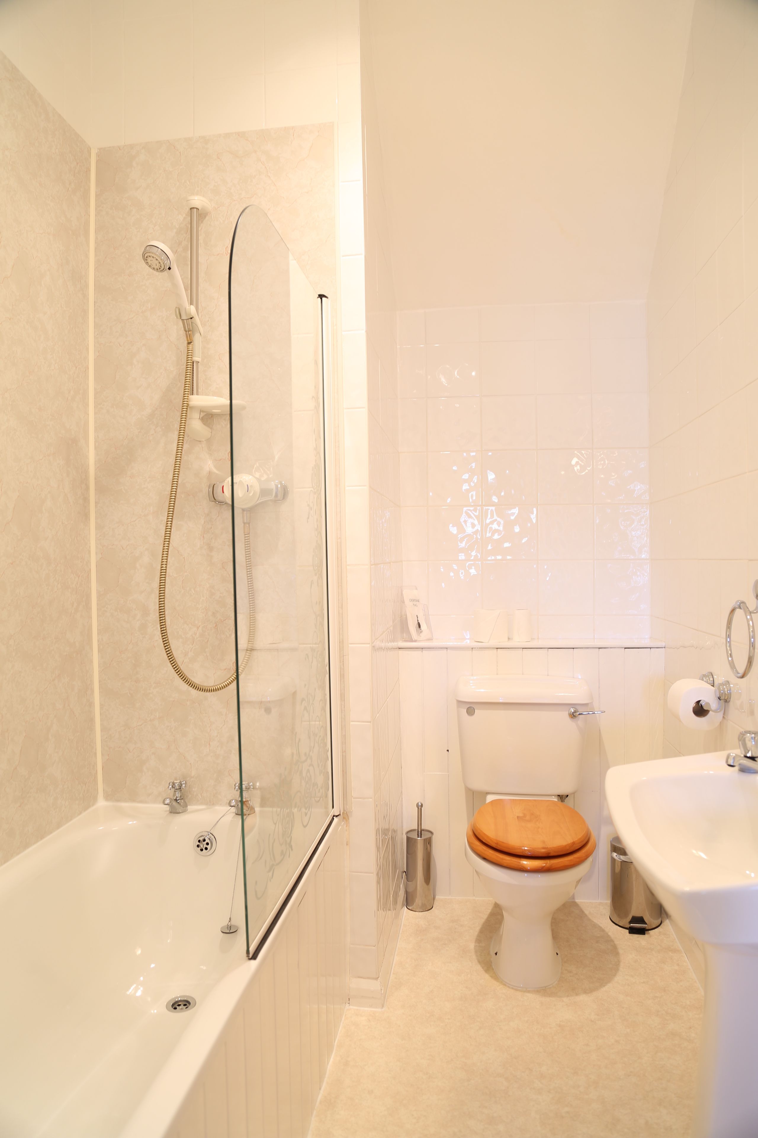 family triple room | bathroom | free toiletries, hair dryer, towels, soap