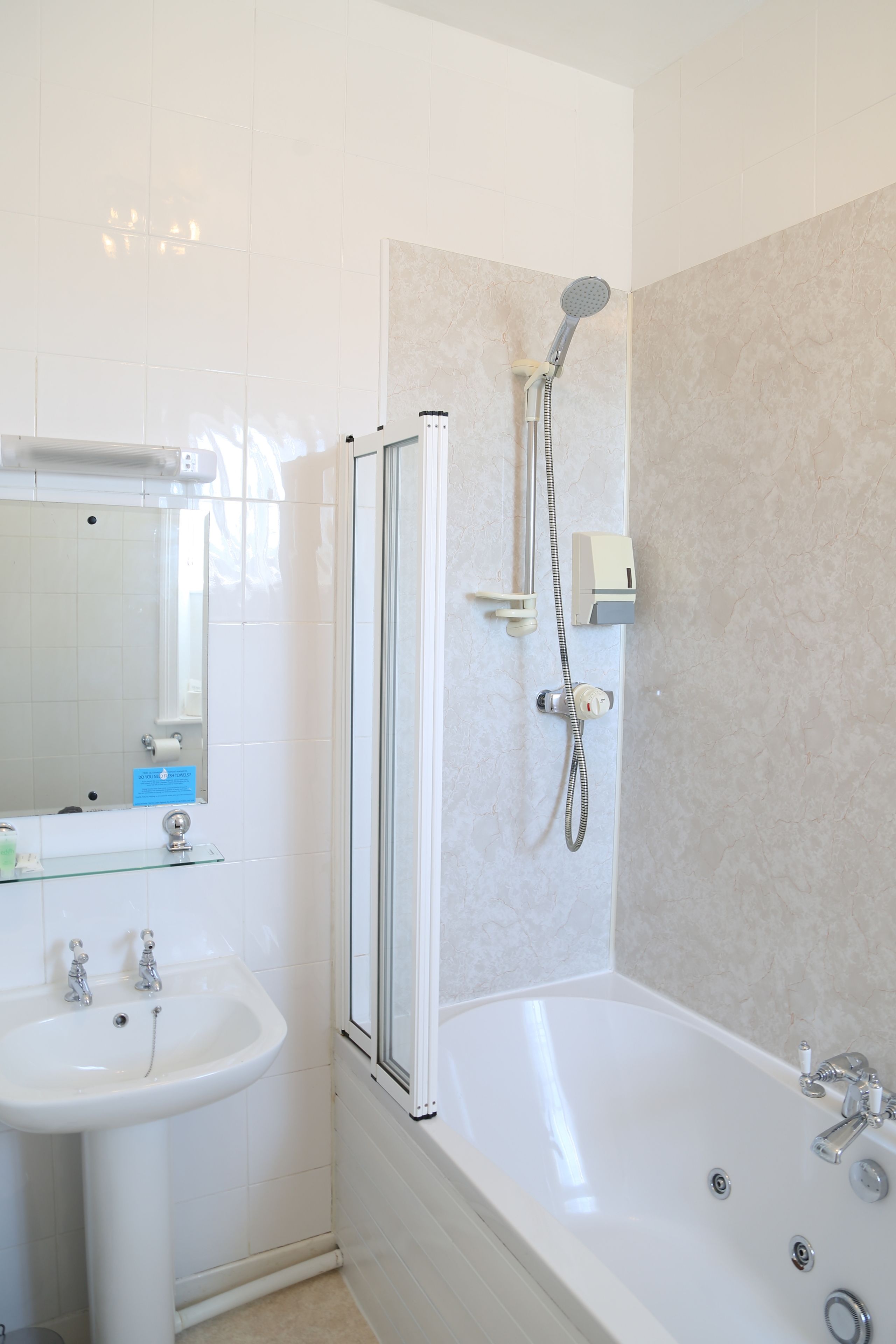 executive room, 1 king bed, mountain view | bathroom | free toiletries, hair dryer, towels, soap