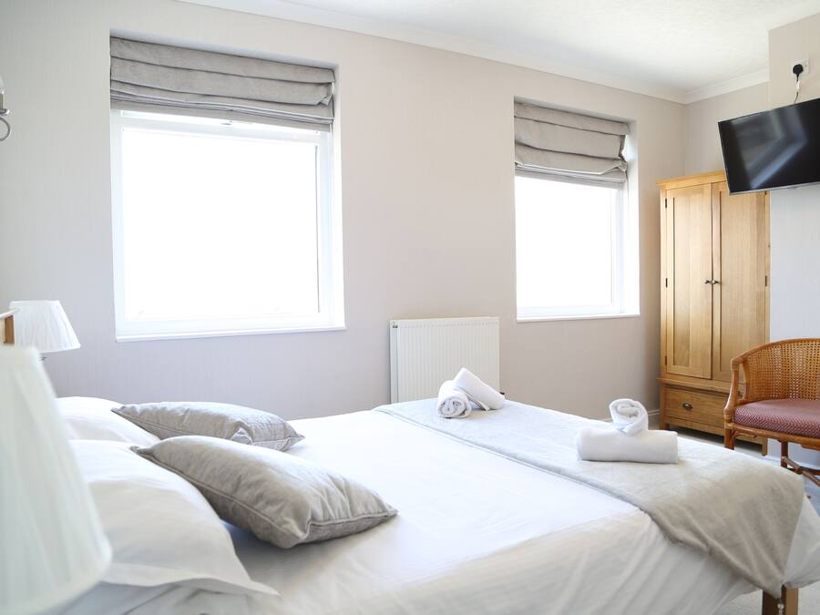 Individually furnished, desk, soundproofing, iron/ironing board