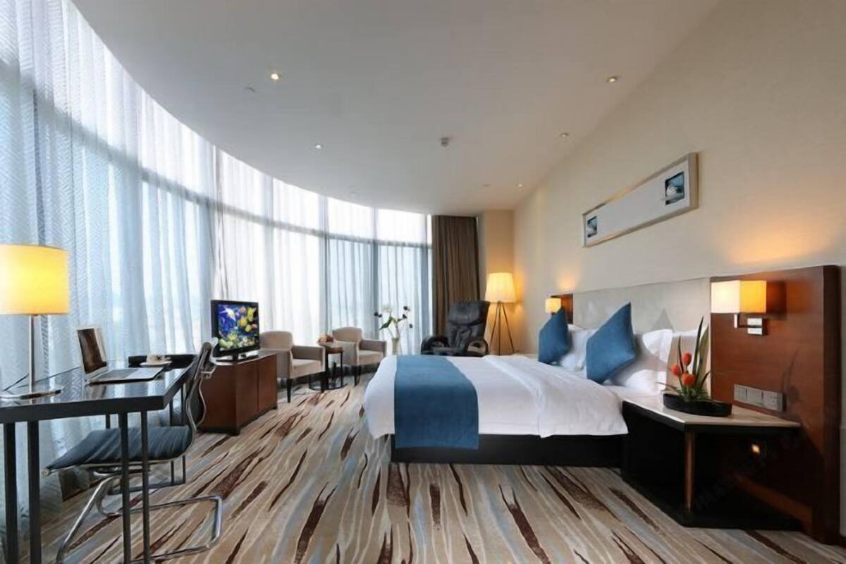 Desk, blackout drapes, rollaway beds, free WiFi