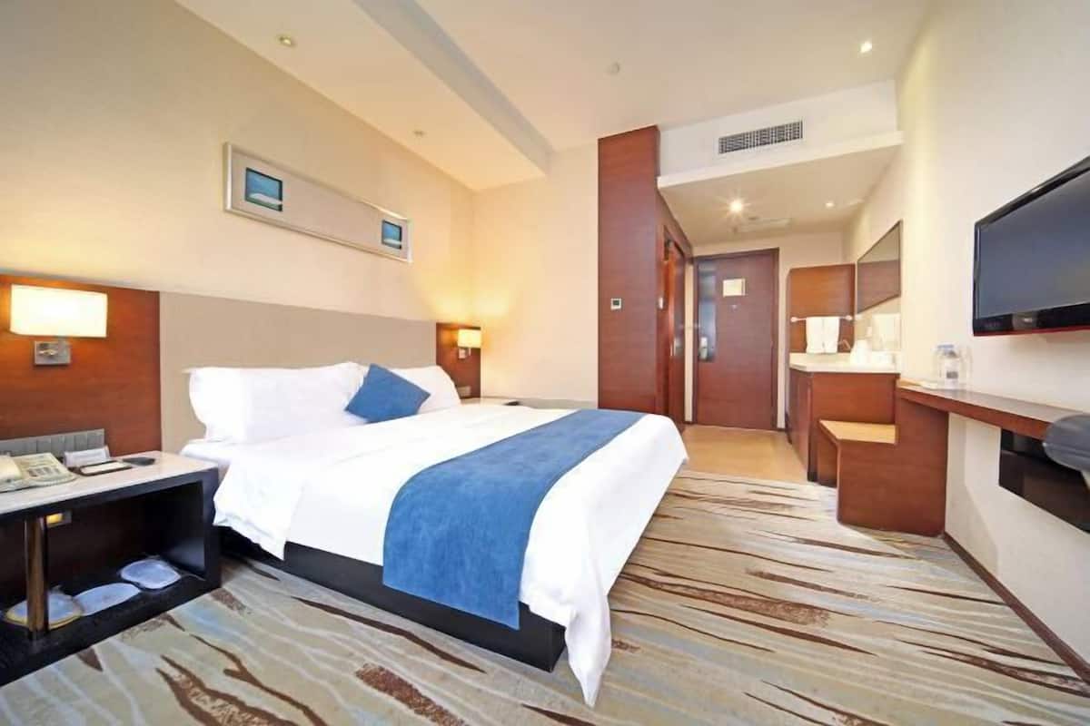 Desk, blackout drapes, rollaway beds, free WiFi