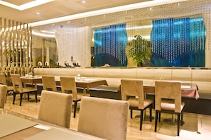 2 restaurants, breakfast, lunch, dinner served; Chinese cuisine