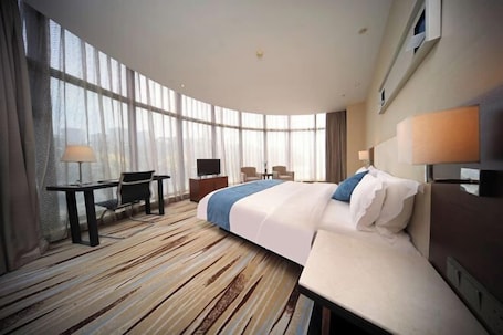 ์ฑ
์, ์๋ง ์ปคํผ, ๊ฐ์ด ์นจ๋, ๋ฌด๋ฃ WiFi