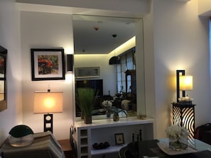 Room, 1 Bedroom | Living room | Flat-screen TV, Netflix, DVD player
