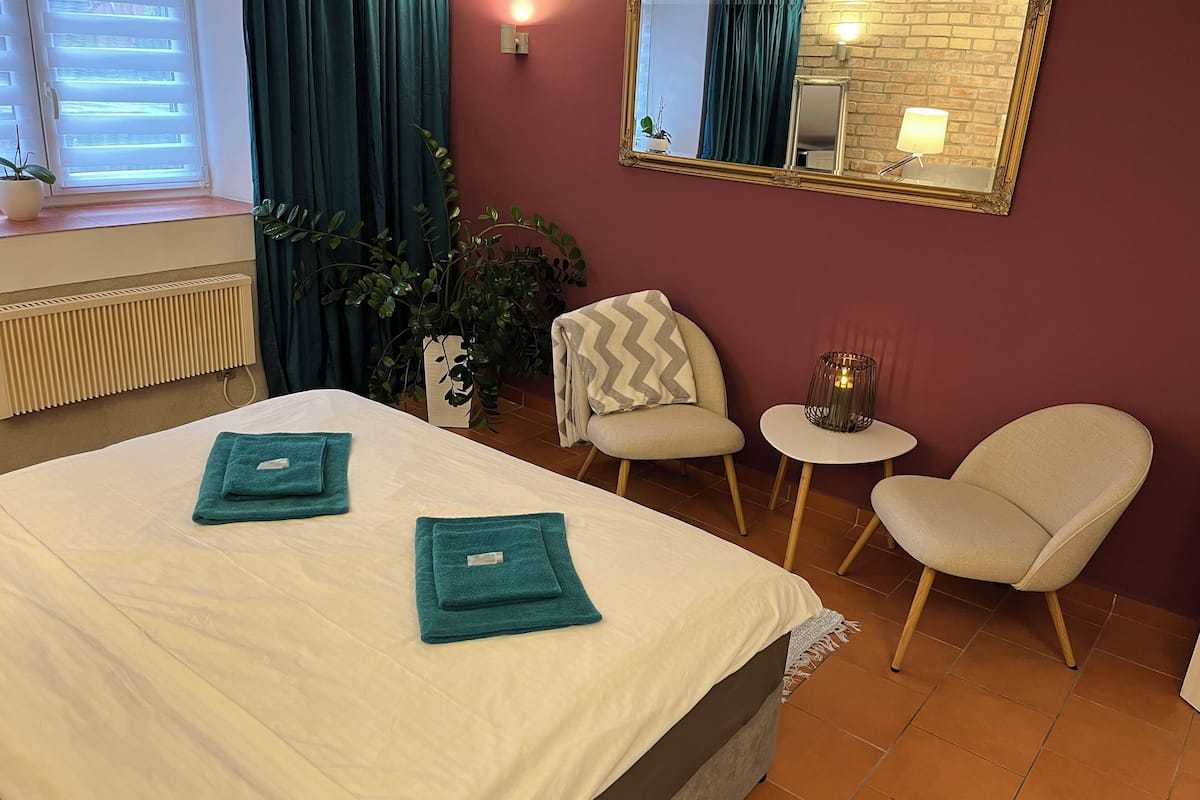 Romantic Apartment, Kitchenette, Garden View | Minibar, laptop workspace, blackout drapes, soundproofing