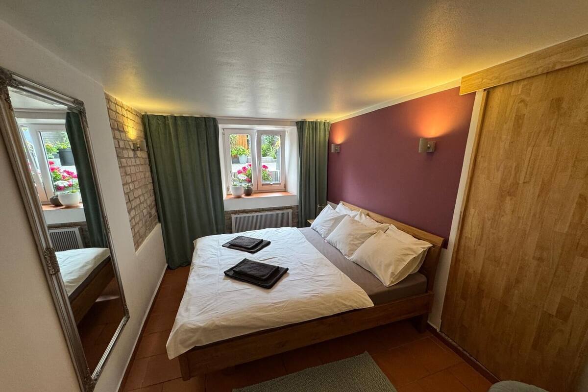 Standard Double Room, Ensuite, Garden View | Minibar, laptop workspace, blackout drapes, soundproofing