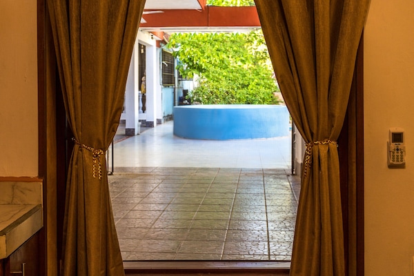 Studio, kjøleskap og mikrobølgeovn, bassengutsikt | Utsikt fra rommet