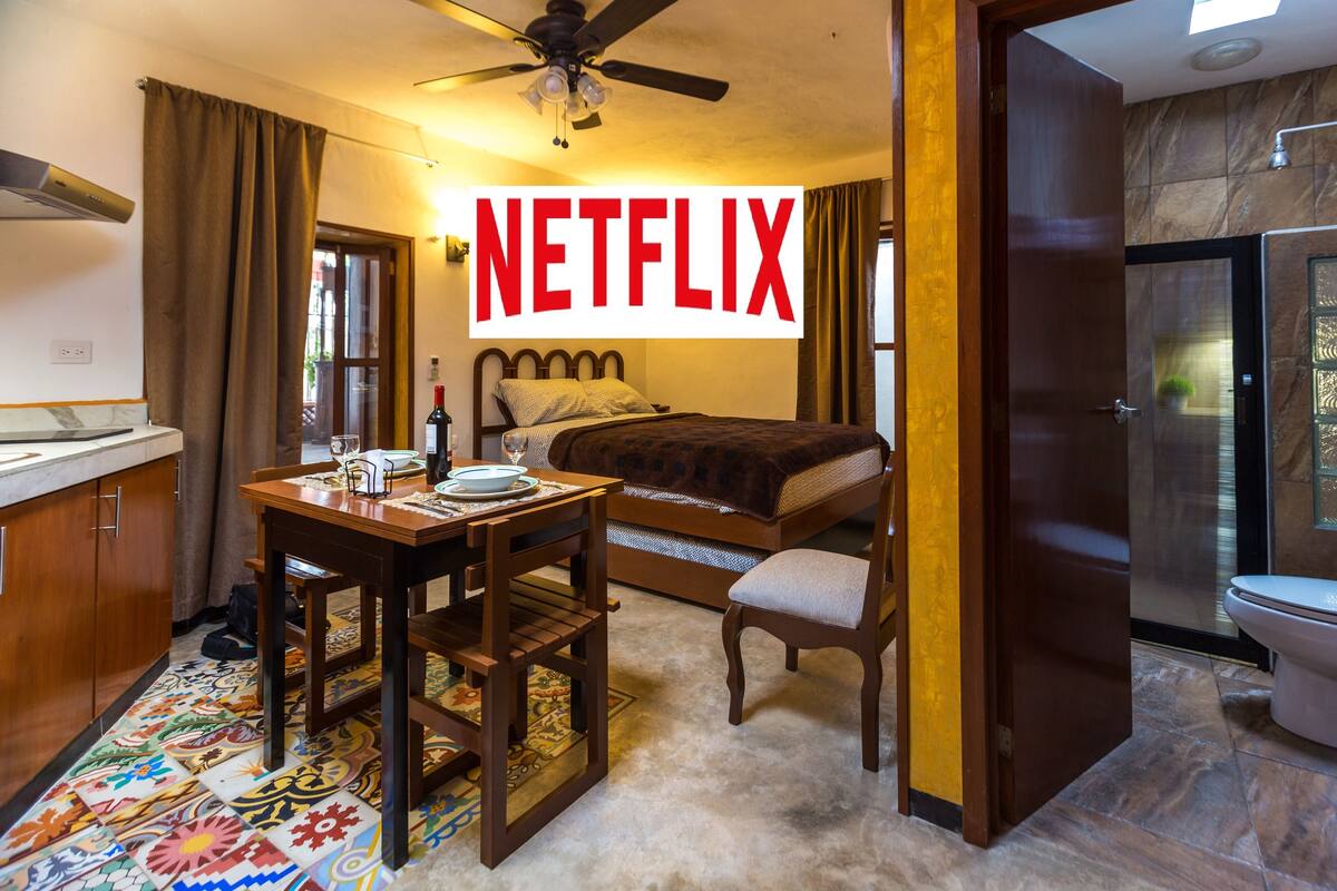 Studio, Refrigerator & Microwave, Pool View | Room amenity