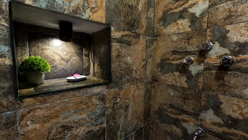 Signature Studio, No Windows, Ground Floor | Bathroom shower