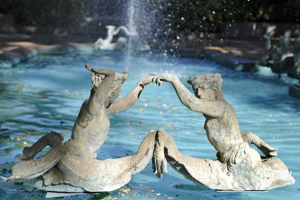 Kolam renang terbuka bermusim