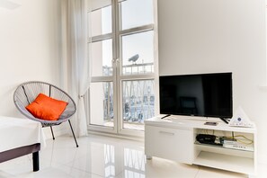 City Studio, City View | Living area