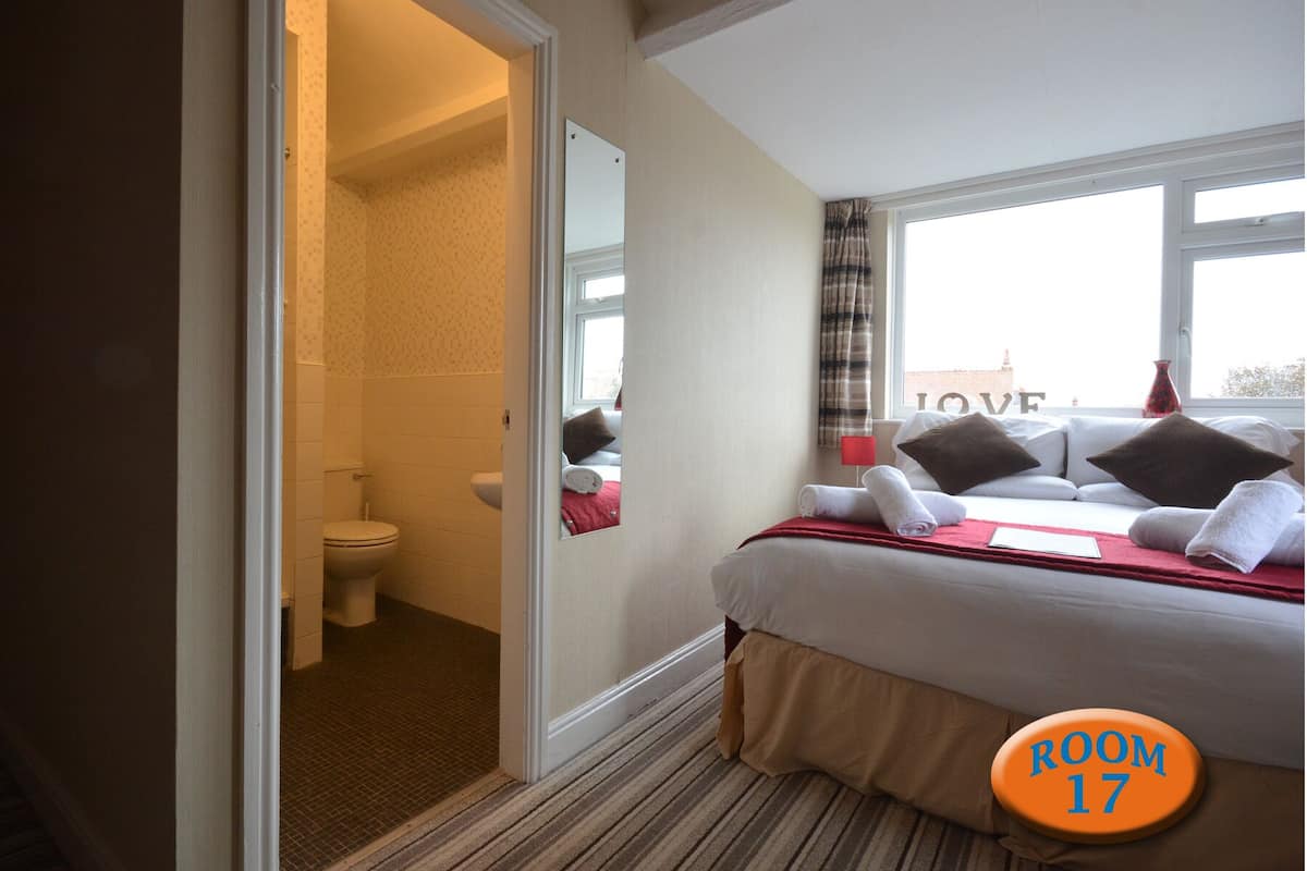 Standard Double Room, Ensuite (2nd floor rm 17 (no lift))