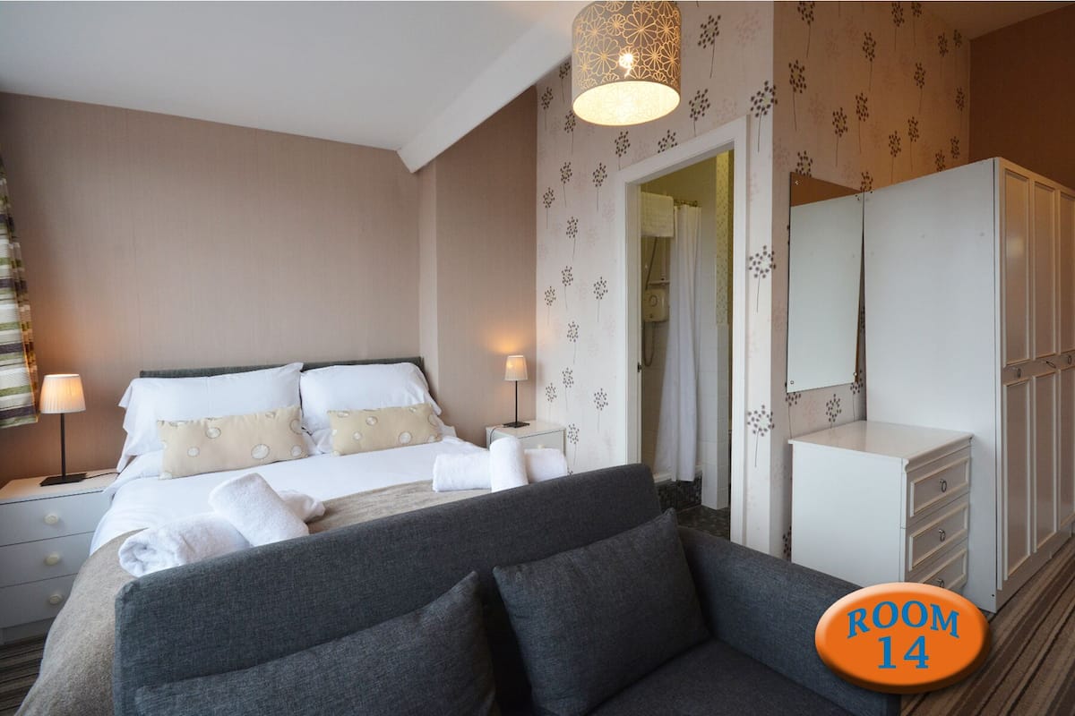 Standard Double Room, Ensuite (2nd floor rm 14 (no lift))