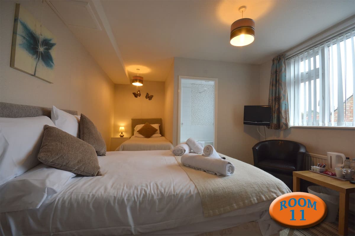 Standard Triple Room, Ensuite (1st floor rm 11 (no lift))
