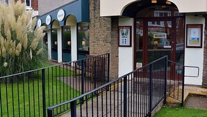 Unclassified image, 5 of 44, button - The Ransdale Hotel (Bridlington)