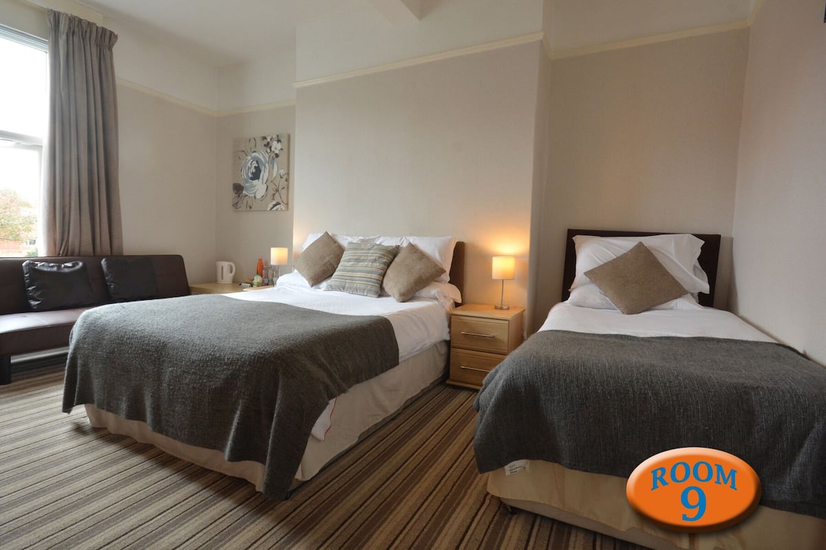Standard Suite, Ensuite (1st floor room9 (no lift))