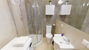 Apartment | Bathroom | Shower, free toiletries, hair dryer, towels