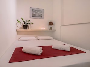 Apartment, 2 Double Beds, Ground Floor - Valletta Republic Street Apartment (Valletta)