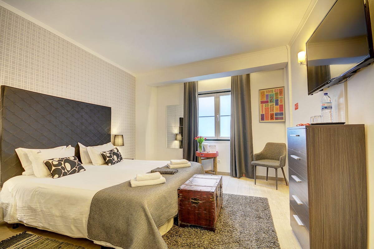 Superior Double or Twin Room | 1 bedroom, blackout drapes, soundproofing, free WiFi