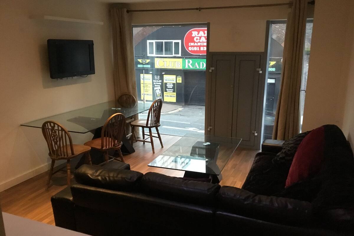 Apartment, 3 Bedrooms | Living room | Flat-screen TV