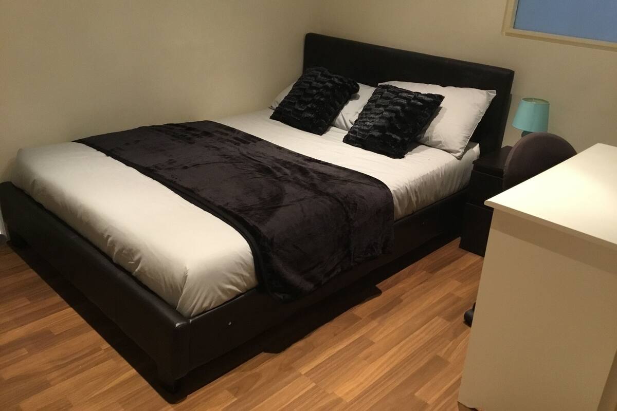 Apartment, 2 Bedrooms | Desk, iron/ironing board, WiFi (free)