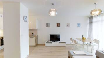 Apartment | Living area | Flat-screen TV