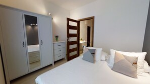 Apartamento superior | Roupas de cama premium, ferros/tábuas de passar roupa, berços grátis