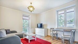 Suite Premium, 1 habitación, para no fumadores, cocineta | 1 habitación, ropa de cama de alta calidad y escritorio 