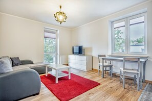 Premium Suite, 1 Bedroom, Non Smoking, Kitchenette | 1 bedroom, premium bedding, desk, iron/ironing board - Rint - Centrum Dubois (Lublin)