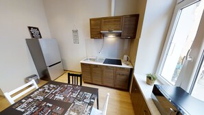 Departamento | Cocineta privada | Cafetera y tetera, refrigerador, microondas y parrilla de estufa 