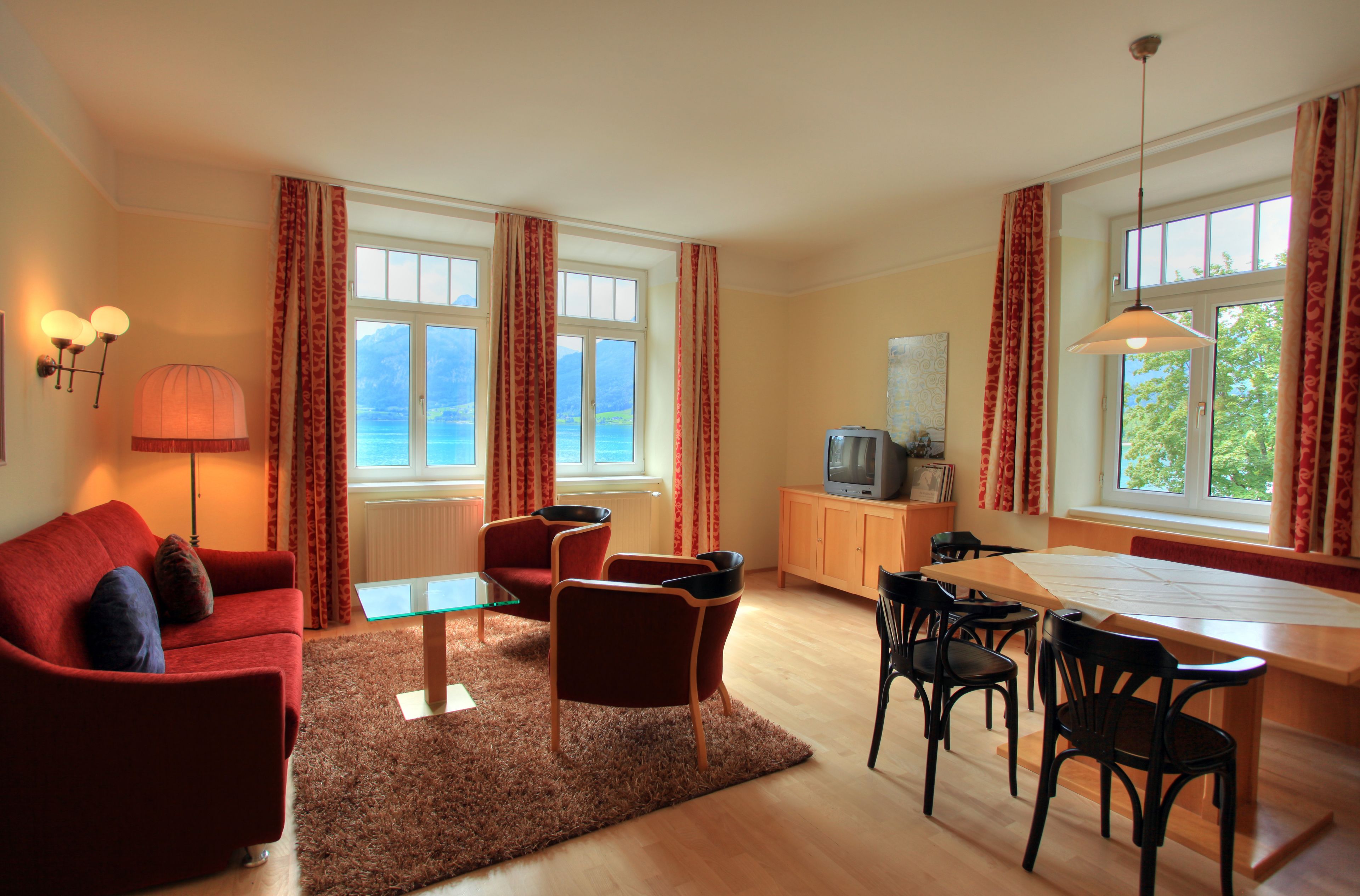 apartment, 2 bedrooms, lake view (7 min from main building) | living room