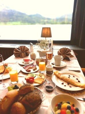 Desayuno buffet todos los días (con cargo) 