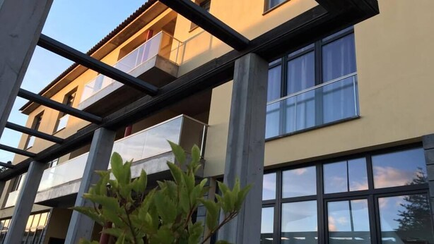 A multi-story building with balconies and large windows. - Apartamentos Príncipe Apart-Center (Horta)