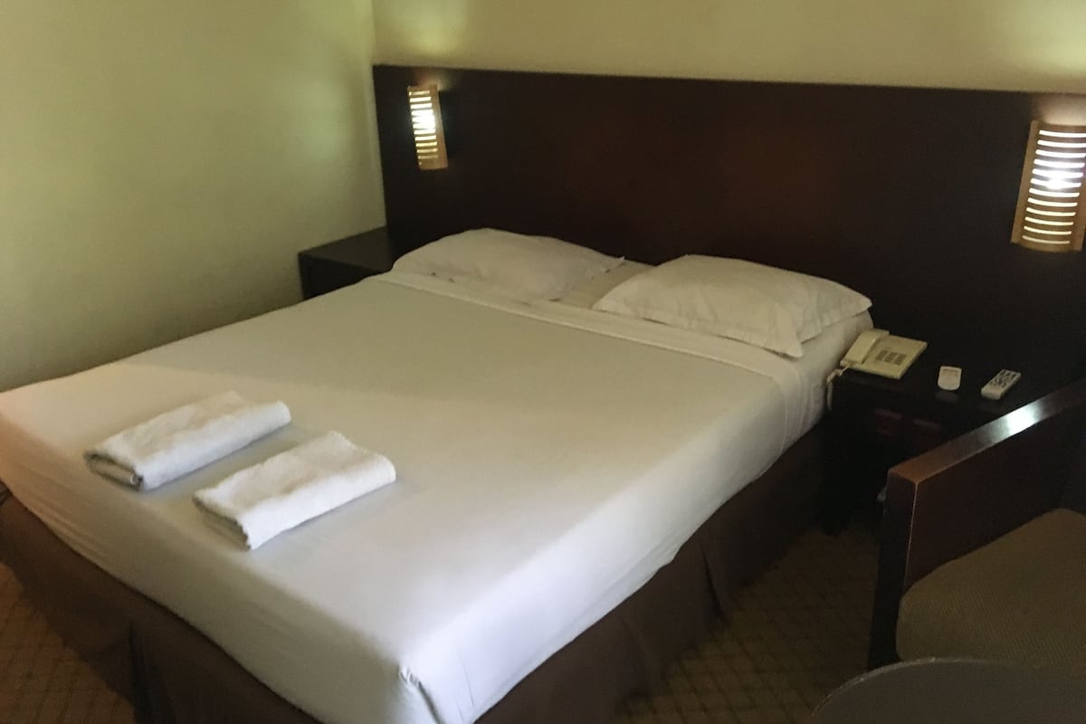 Deluxe Room B | Desk, rollaway beds (surcharge)