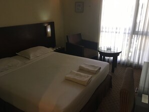 Desk, rollaway beds - Perdana Wisata (Bandung)