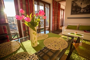 Standard Apartment, 1 Bedroom | In-room dining