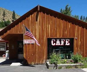 Restaurant - Haven Hot Springs (Lowman)