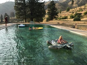 Outdoor pool - Haven Hot Springs (Lowman)