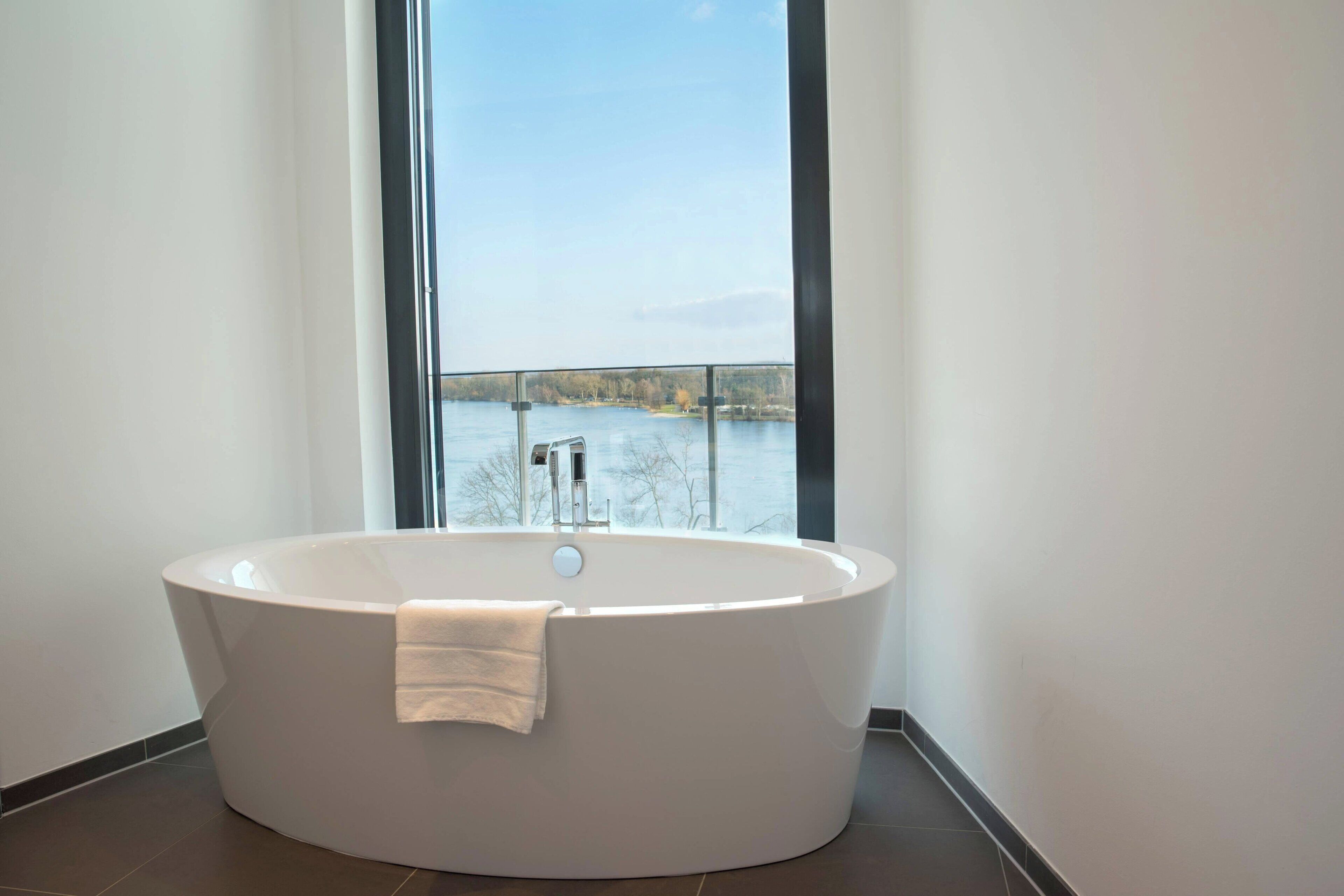 suite, 1 king bed, non smoking, lake view (balcony) | 1 bedroom, pillow-top beds, in-room safe, desk