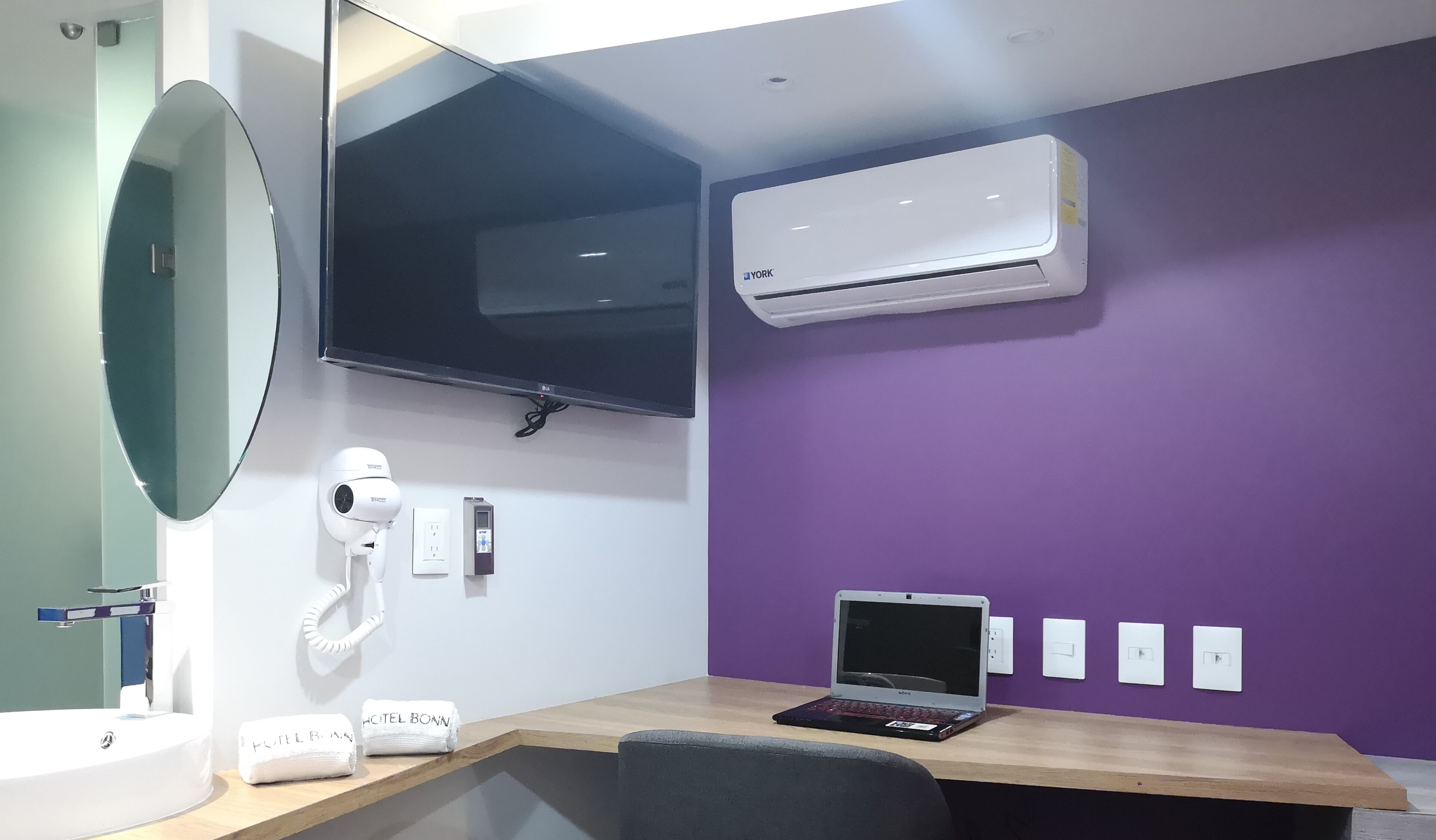 business room | 1 bedroom, select comfort beds, in-room safe, individually decorated