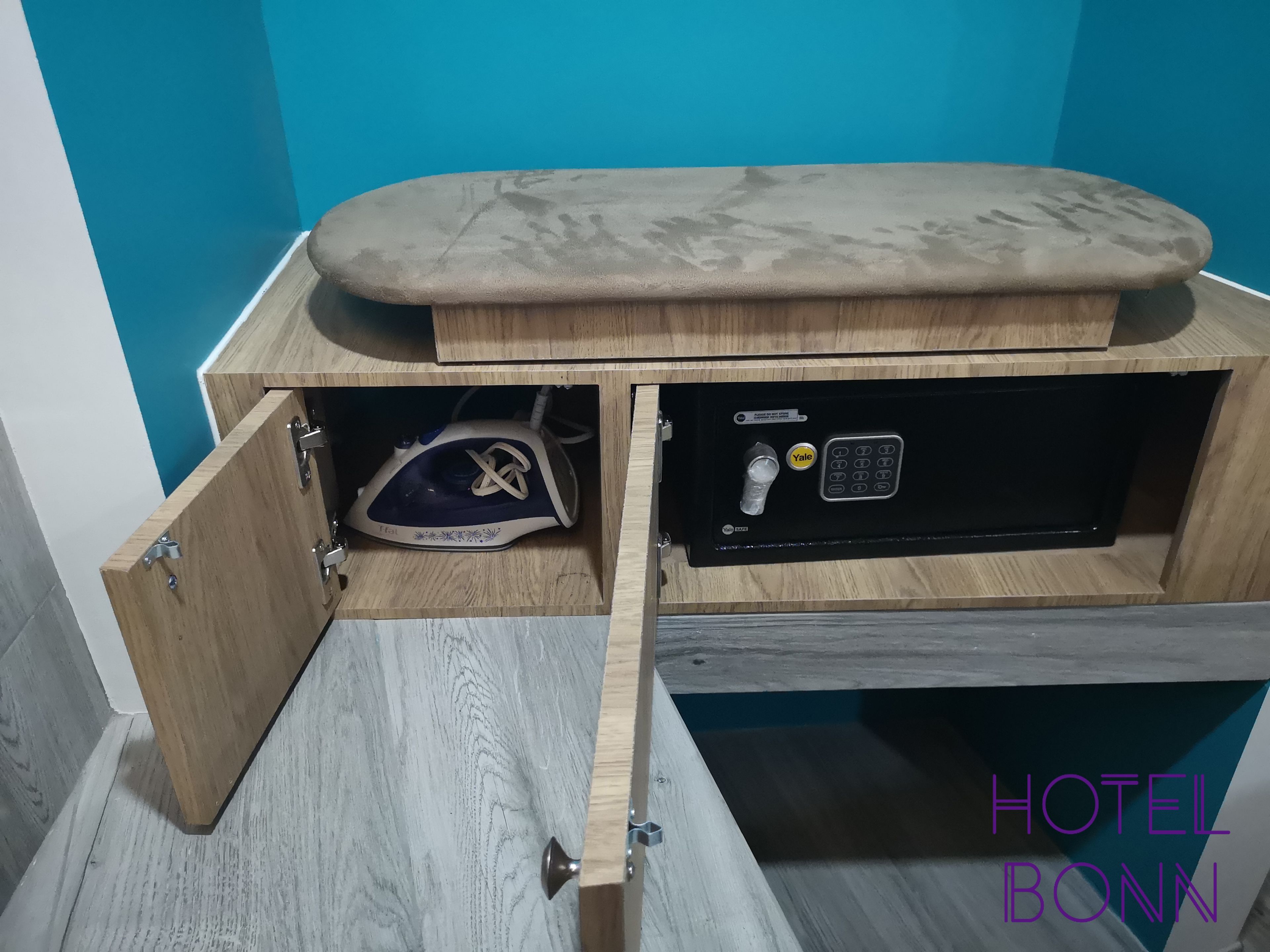 business room | room amenity