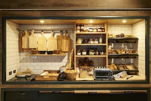 Desayuno buffet (EUR 18 por persona)