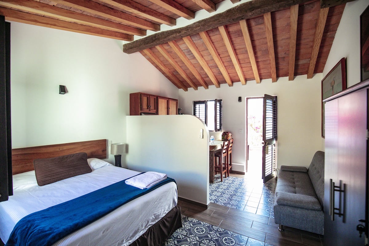 Suite Confort, 1 trÚs grand lit et 1 canapé-lit | 1 chambre, accÚs au Wi-Fi (inclus)