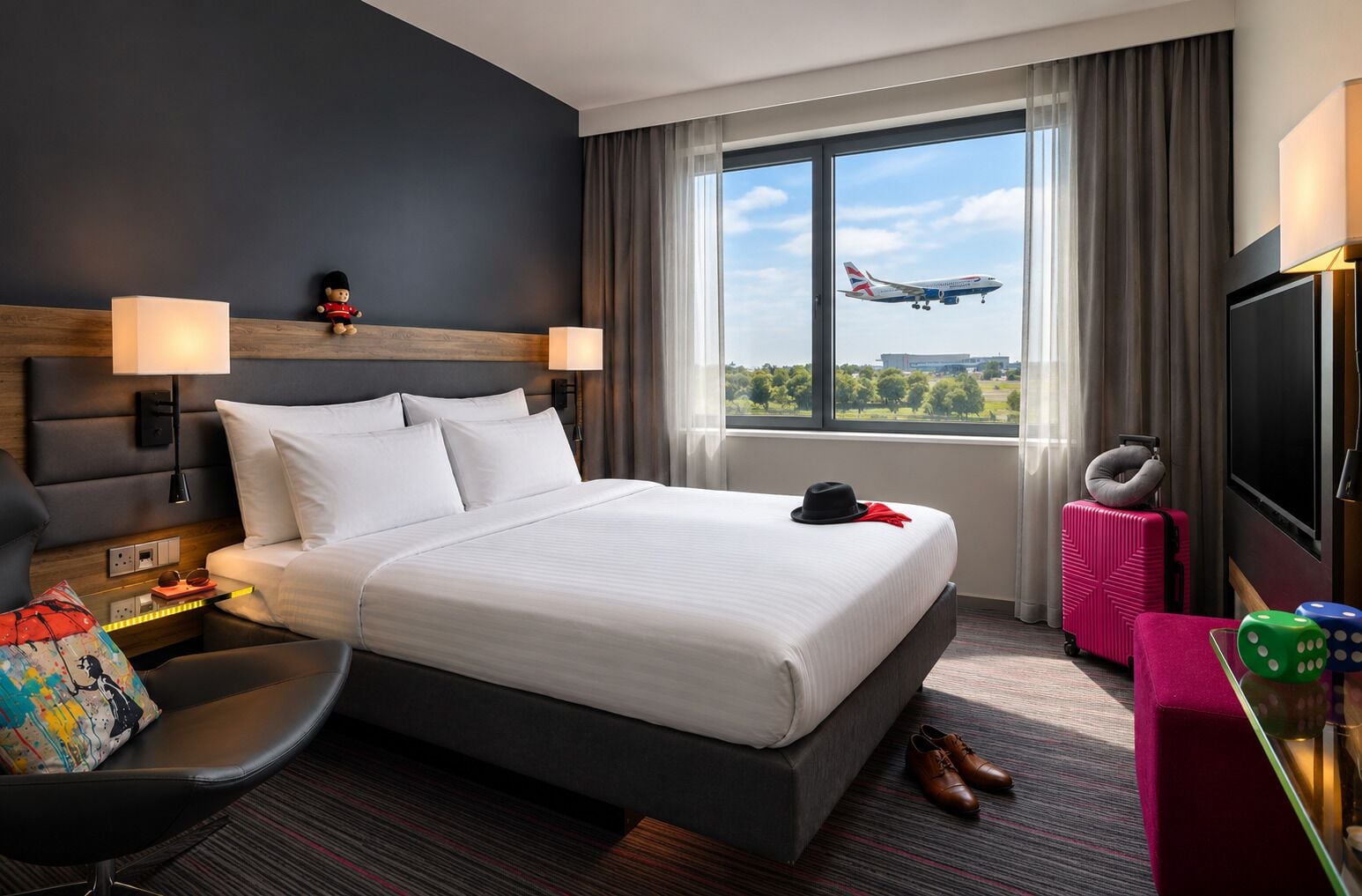 Room, 1 Queen Bed (View) | Hypo-allergenic bedding, desk, soundproofing